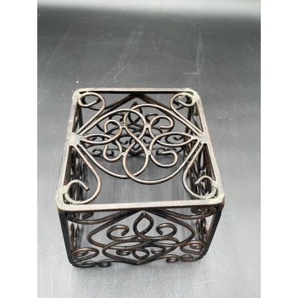Southern Living at Home Wire Basket or Plant Holder Overlapping Hearts Design - Picture 4 of 4